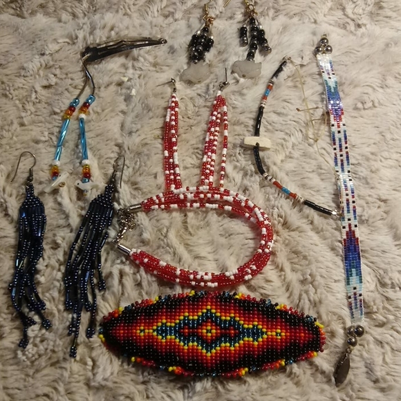 Beautiful Lot of Beaded Jewelry Multi colors - Picture 16 of 16